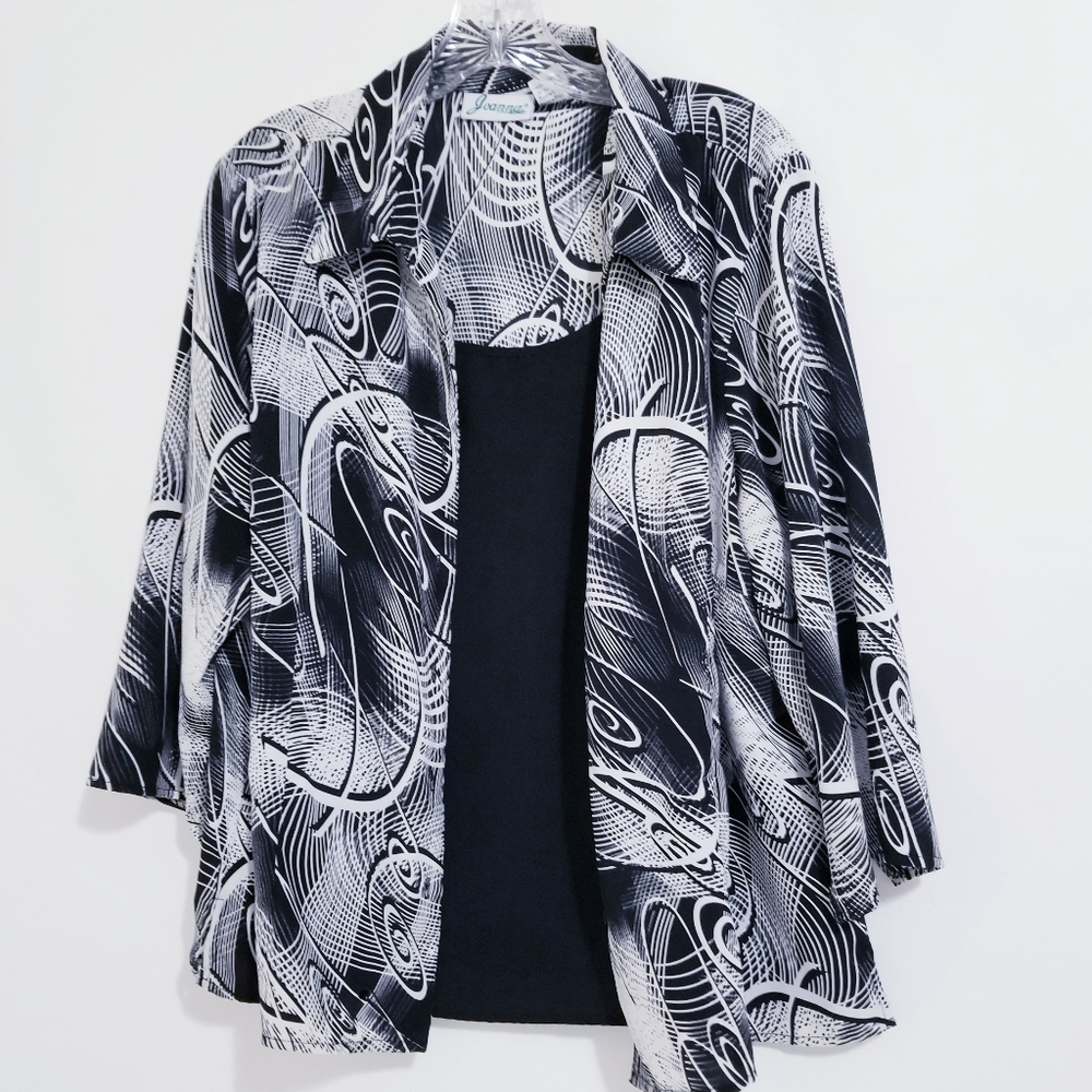 Women XL Button down black and white top by Joanna